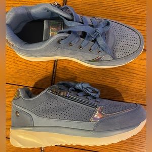 NWOB XTI women’s sneakers, blue, size 40, lace up, zipper detail